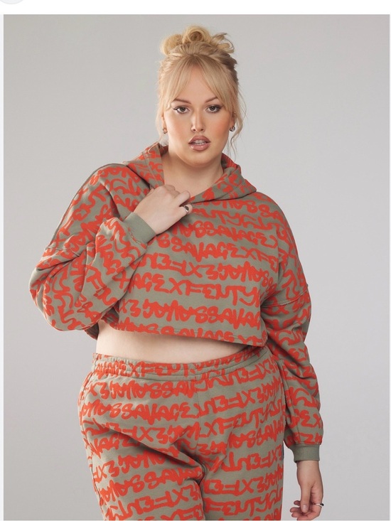 Savage X Fenty Tops - Excellent condition like new size 1X Savage X Fenty cropped graphic sweatshirt.